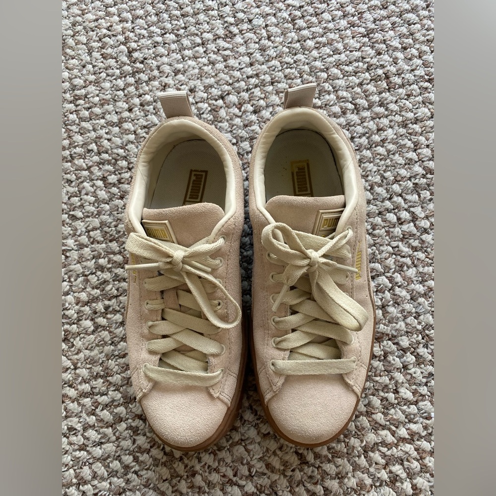 Women’s puma sneakers- lightly worn and in good condition - Picture 3 of 5